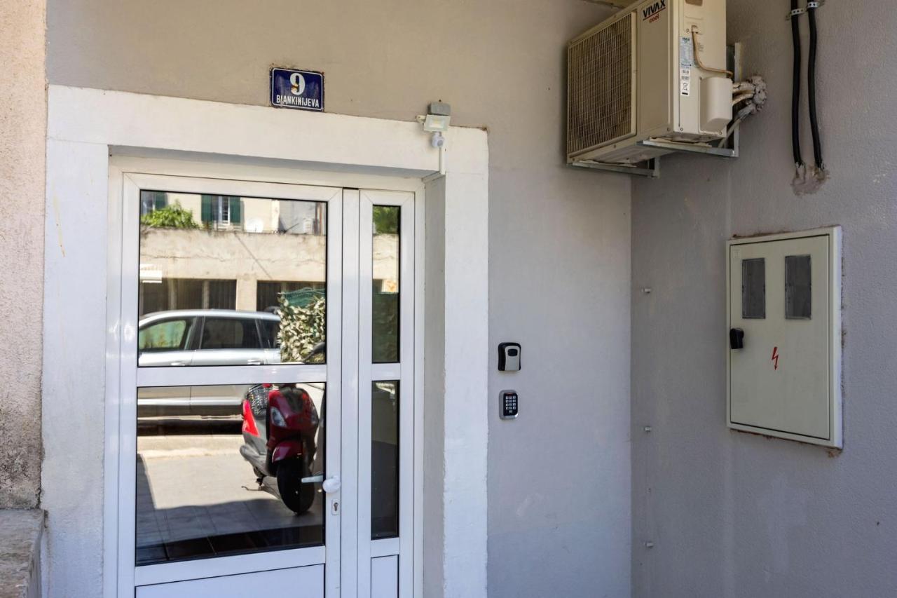 Apartman Klara Bacvice Split Bagian luar foto